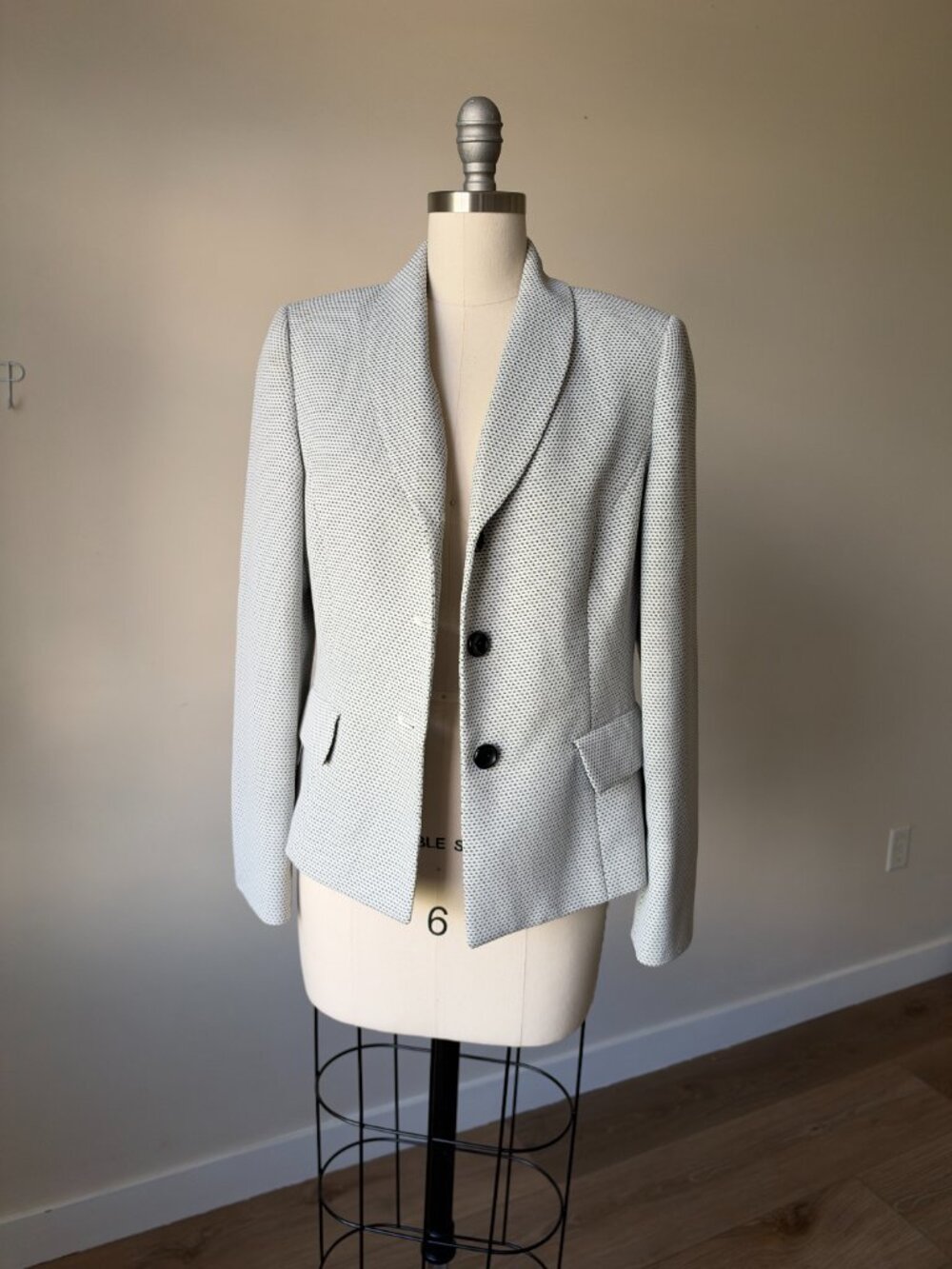 Vintage Le Suit Blazer Size 6 | White Dotted Polyester Jacket